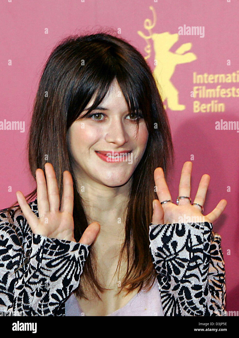 (dpa) - Italian actress Valentina Cervi arrives for the presentation of her film 'Provincia Meccanica' during the 55th Berlinale international film festival in Berlin, Germany, 12 February 2005. A total of 21 films compete for the Golden and Silver Bear prizes at the Berlinale. Stock Photo