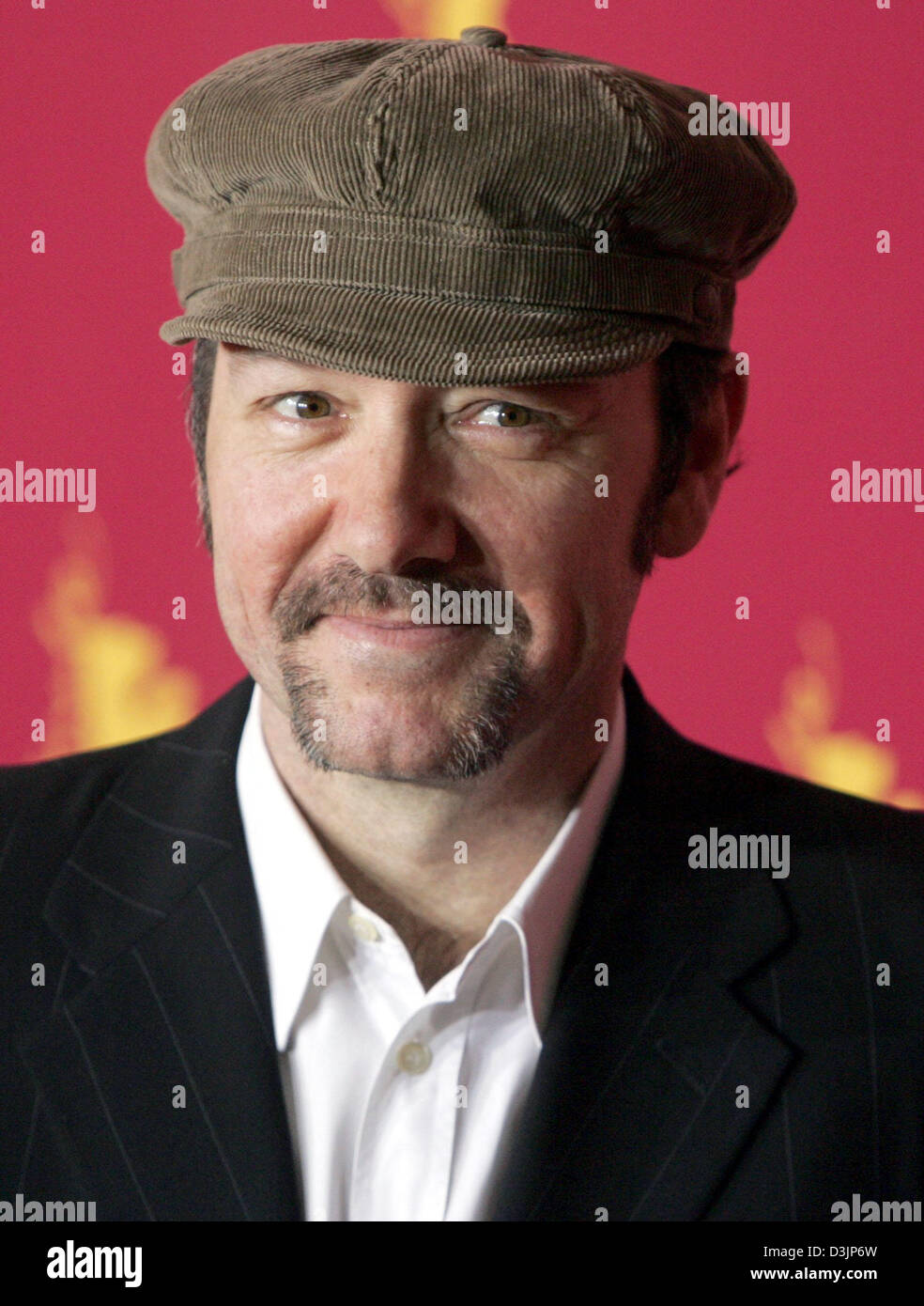(dpa) - US actor Kevin Spacey, who also directed, arrives for the presentation of the film 'Beyond the sea' (USA) during the 55th Berlinale international film festival in Berlin, Germany, 13 February 2005. A total of 21 films compete for the Golden and Silver Bear prizes at the Berlinale. Stock Photo