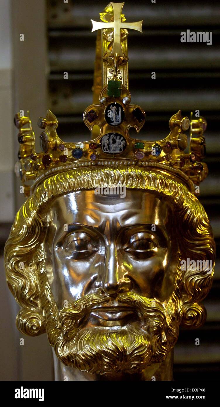 (dpa) The bust of Charlemagne which is restored stands in the goldsmith of the