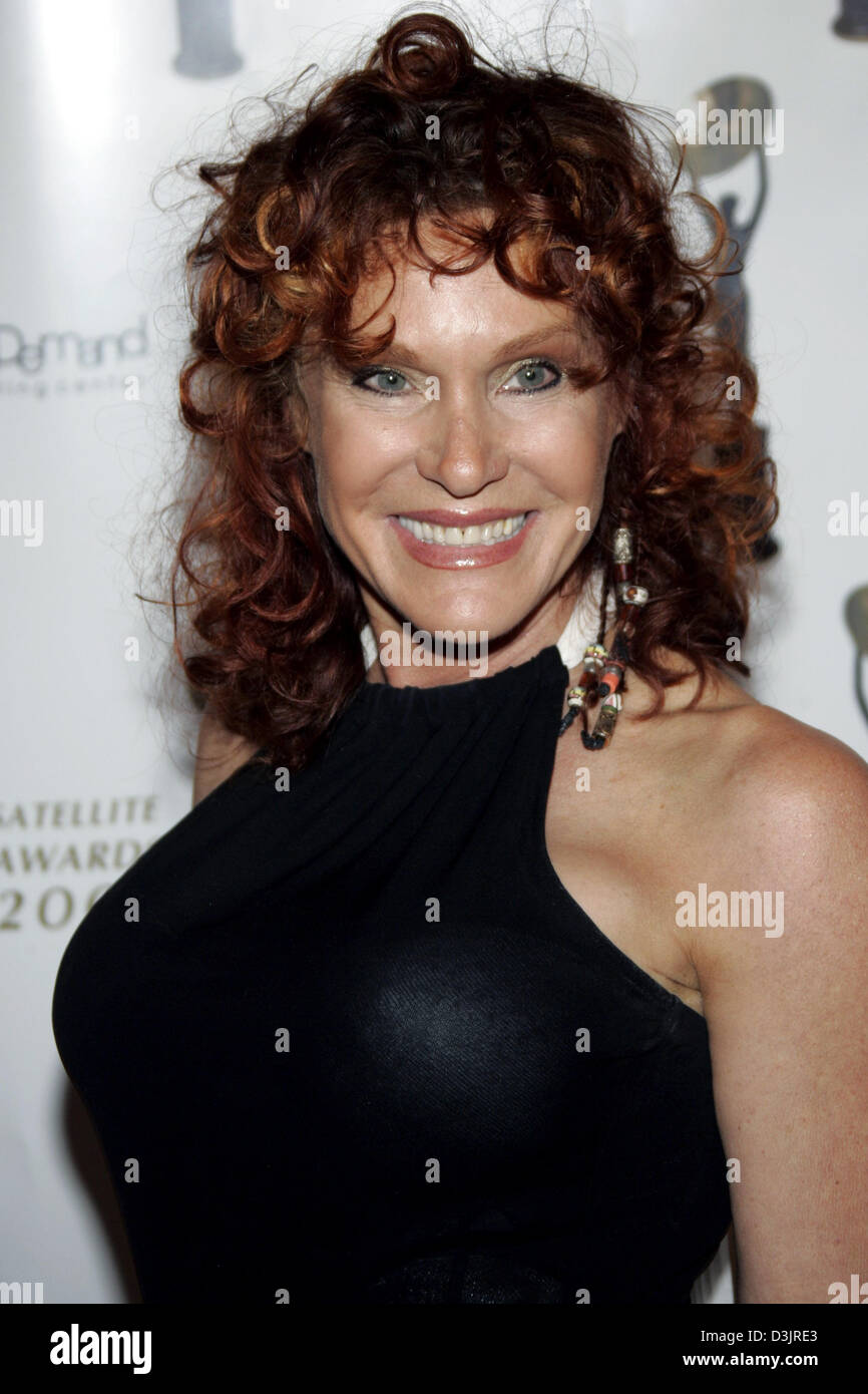 (dpa) - US screenplay writer Ethlie Ann Vare smiles as she arrives for the Satellite Awards in Beverly Hills/Hollywood, California, USA, 23 January 2005. Stock Photo