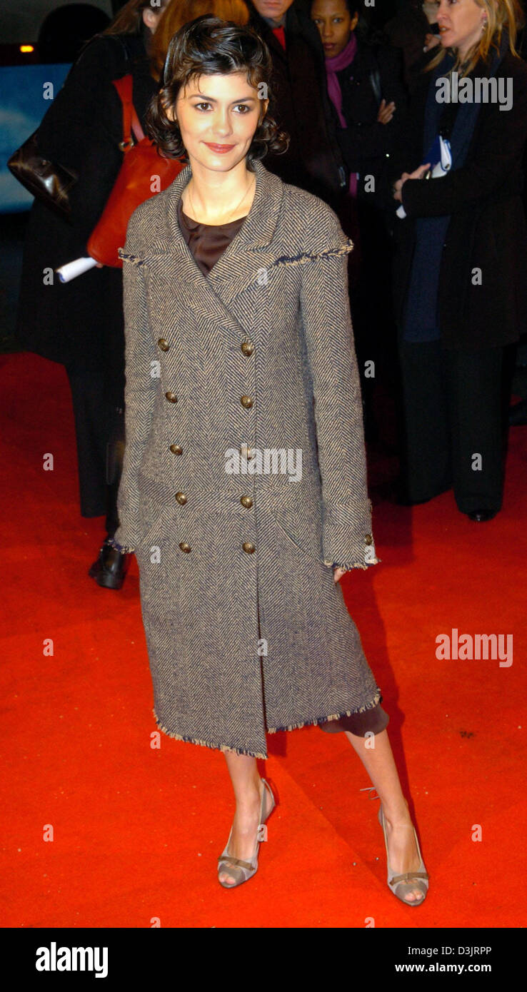 (dpa) - French actress Audrey Tautou arrives for the 'A very long engagement' premiere in front of the Cinemaxx cinema in Hamburg, Germany, 20 January 2005. The film tells the story of a young French woman Mathilde (Tautou) who in the confusion of the first World War goes looking for her fiance Manech (Ulliel) who is allegedly dead. Stock Photo