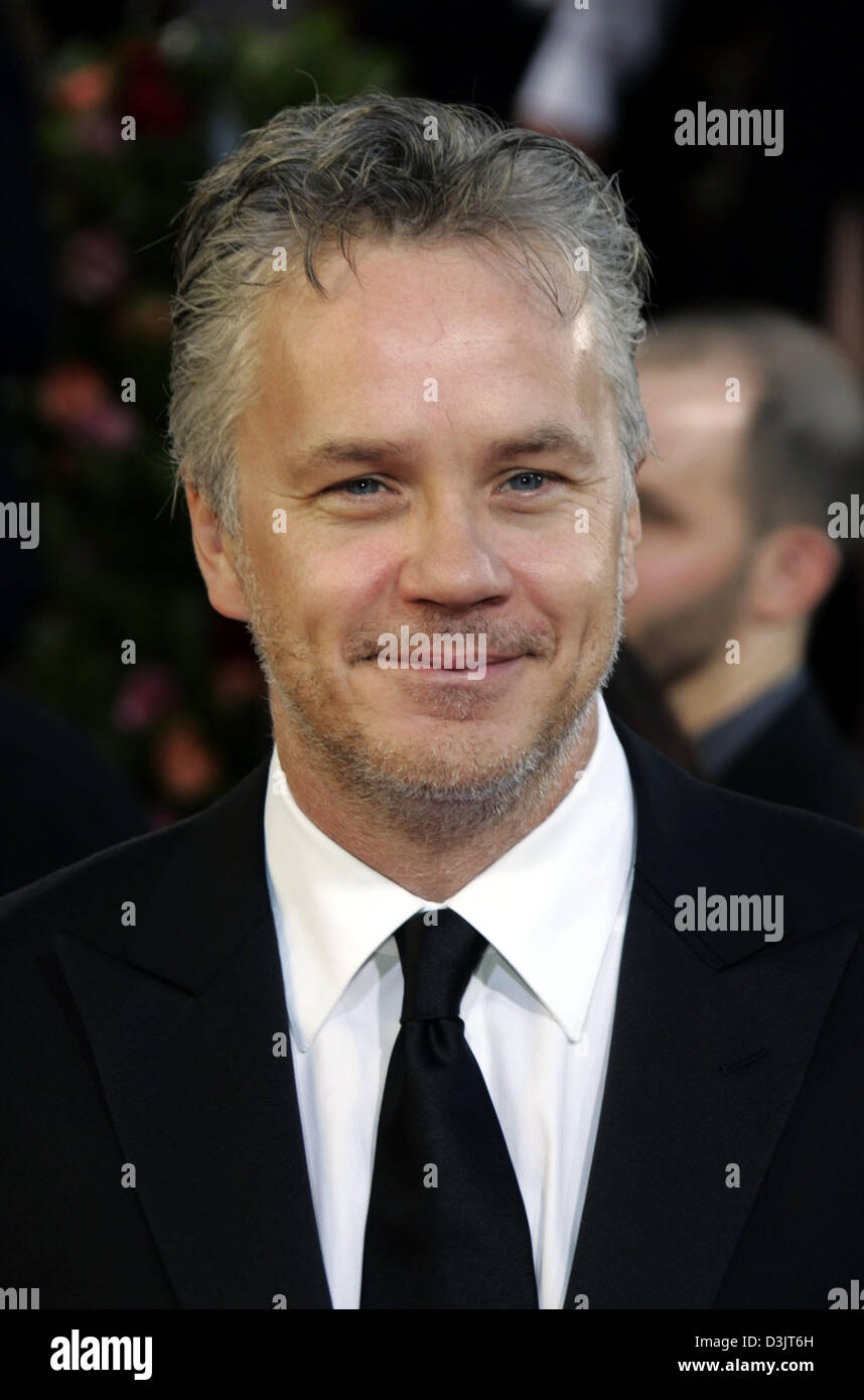 (dpa) - US actor Tim Robbins smiles as he attends the 62nd annual Golden Globe Awards in Beverly Hills, USA, 16 January 2005. Stock Photo