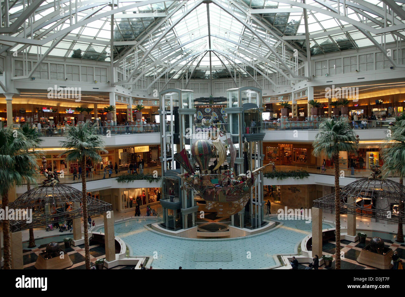 dpa) - A view of the Somerset Mall in Detroit, Michigan, USA, 8 January  2005 Stock Photo - Alamy