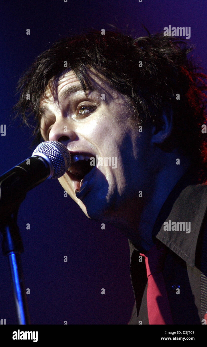 (dpa) - Billie Joe Armstrong, lead singer of US punk rock band Green Day performs during the band's concert at the Arena in Berlin, Germany, 11 January 2005. The Berlin concert kicked off Green Day's European tour. Stock Photo