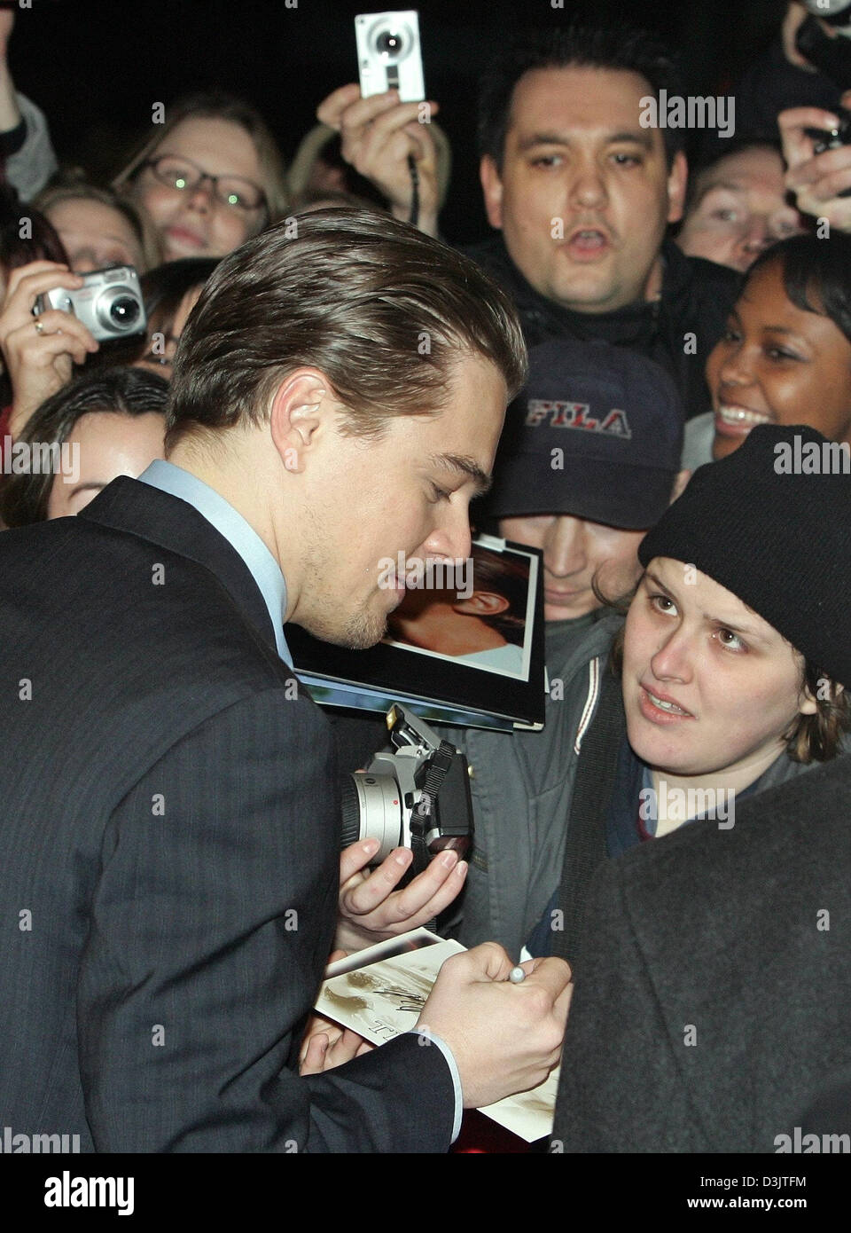 (dpa) - US actor Leonardo DiCaprio gives autographs prior to the German premiere of his film 'Aviator' at the Delphi cinema in Berlin, Germany, 7 January 2005. Stock Photo