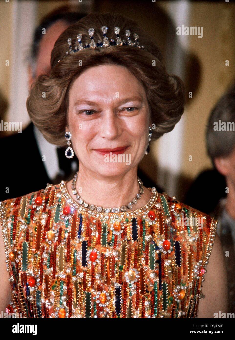(dpa files) - Grand duchess Josephine Charlotte smiles during an official visit to Germany in Bonn, Germany, 1 March 1977. The Luxembourg court announced that the mother of head of state Grand duke Henri died on Monday morning (10 January 2005) at the age of 77 at the Fischbach castle. She had been suffering for the last two years from a lung tumour. Josephine Charlotte was born on Stock Photo