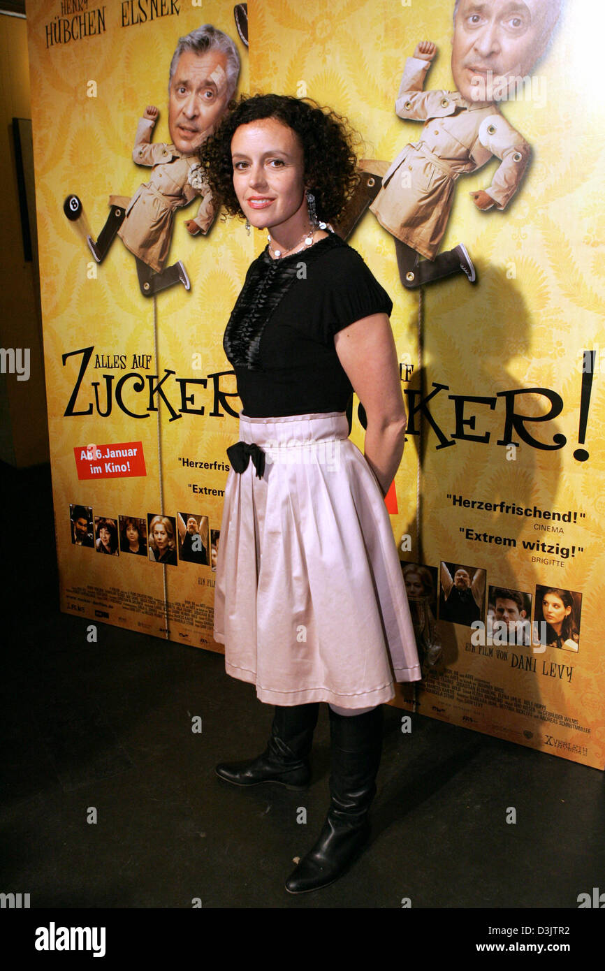 (dpa) - German actress Maria Schrader smiles as she poses on her arrival to the premiere of her new film 'Alles auf Zucker' (everything on sugar) in Cologne, Germany, 5 January 2005. The film is being released in Germany on 6 January 2005. Stock Photo