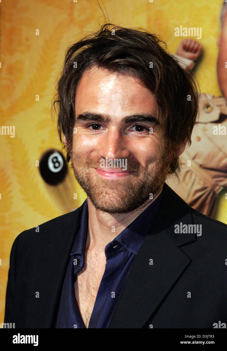 (dpa) - German actor Sebastian Blomberg smiles as he arrives to the premiere of his new film  'Alles auf Zucker' (everything on sugar) in Cologne, Germany, 5 January 2005. The film is being released in Germany on 6 January 2005. Stock Photo