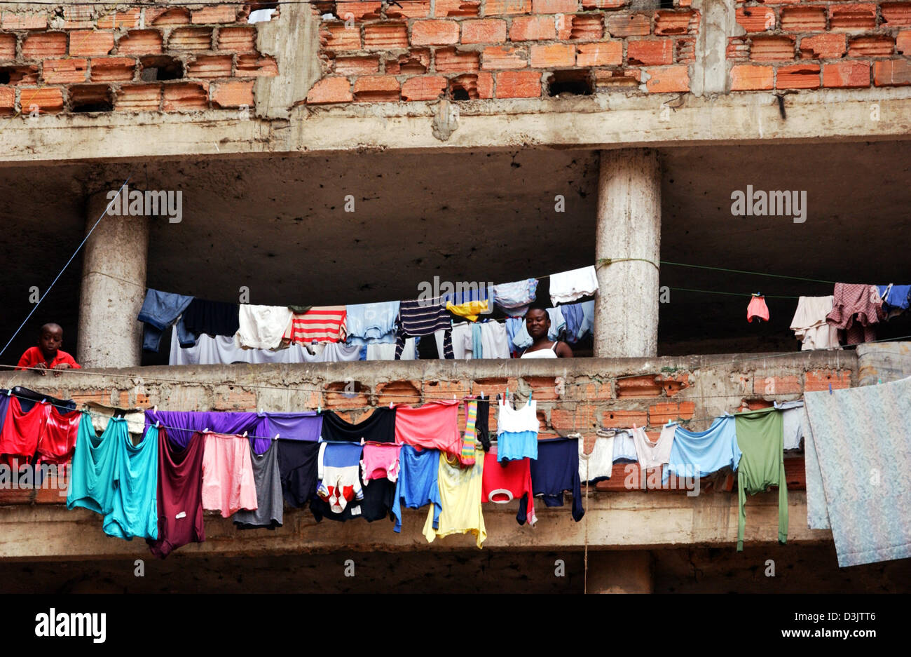 Luanda angola apartments hires stock photography and images Alamy