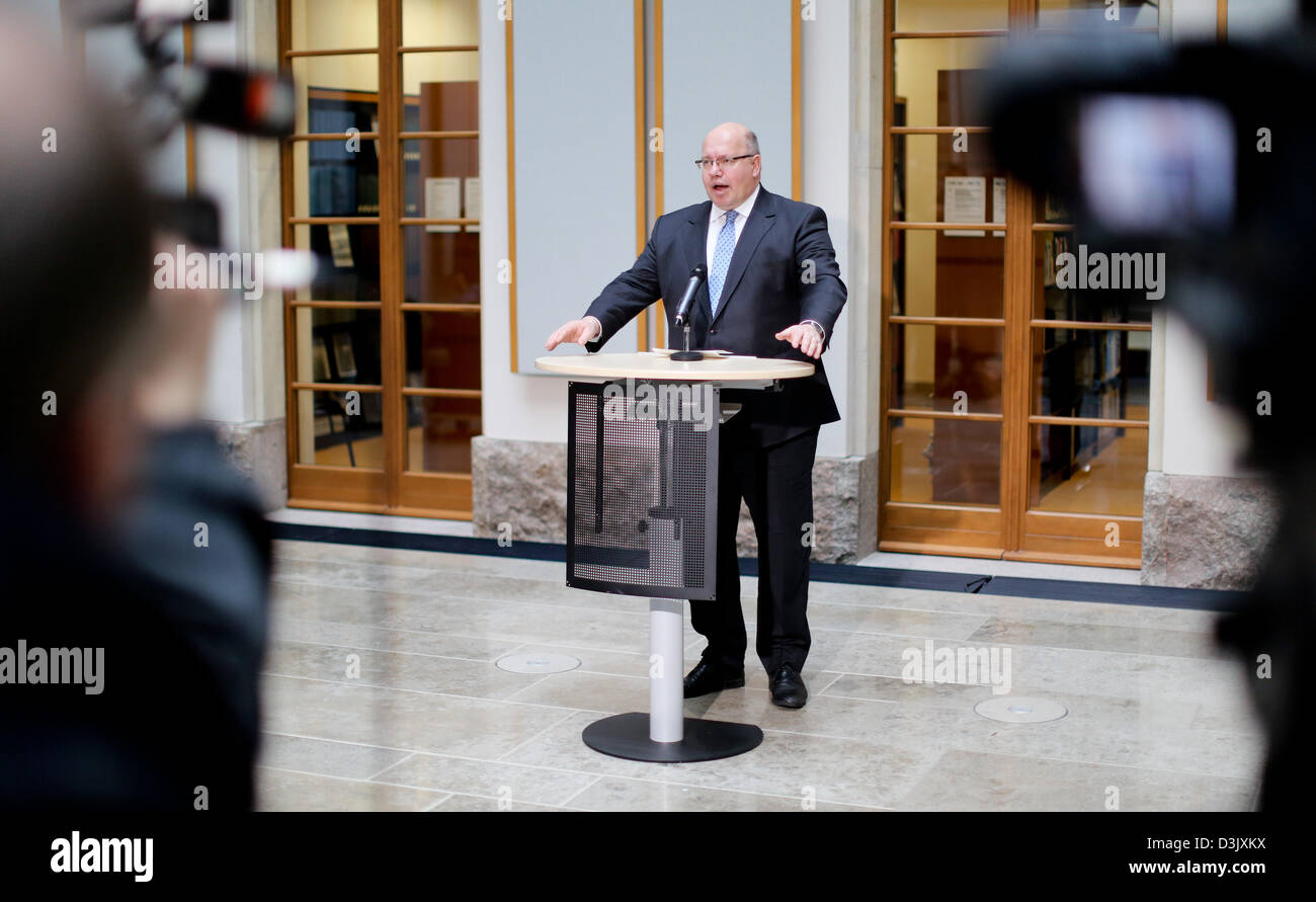 Berlin, Germany. 20th February 2013. German Minister for the Environment, Nature Conservation and Nuclear Safety Peter Altmaier (CDU) gives a press conference at the Ministry for the Environment in Berlin, Germany, 20 February 2013. The costs of the energy turn could amount to a trillion euros if no countermeasures will be taken, according to Altmaier. Photo: KAY NIETFELD/dpa/Alamy Live News Stock Photo