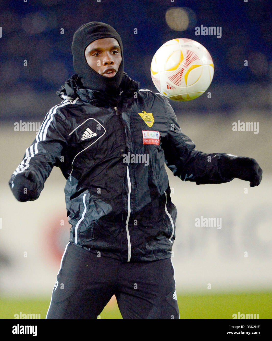 Player of soccer club FC Anzhi Makhachkala, Samuel Eto'o, plays the ball during a training session for the Europa League soccer match between Hannover 96 at AWD Arena in Hanover, Germany, 20 February 2013. Hannover 96 will play Anzhi Makhachkala on 21 February 2013. Photo: PETER STEFFEN Stock Photo