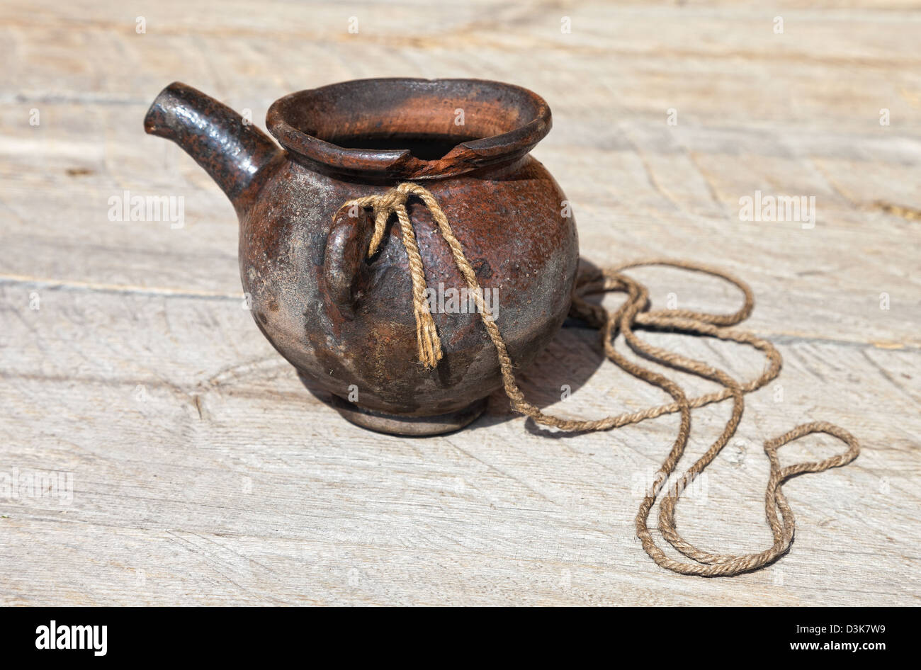 Lavabo Antique Et Cruche D'eau D'isolement Image stock - Image du