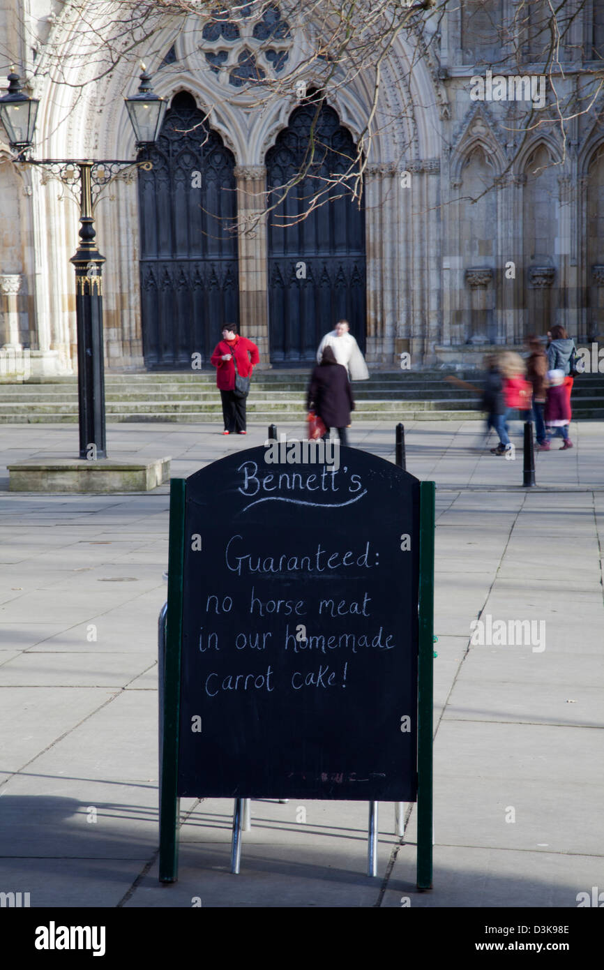 Bennetts Cafe York Minister and Café Sign, saying No Horsemeat in our Carrot Cake. Stock Photo