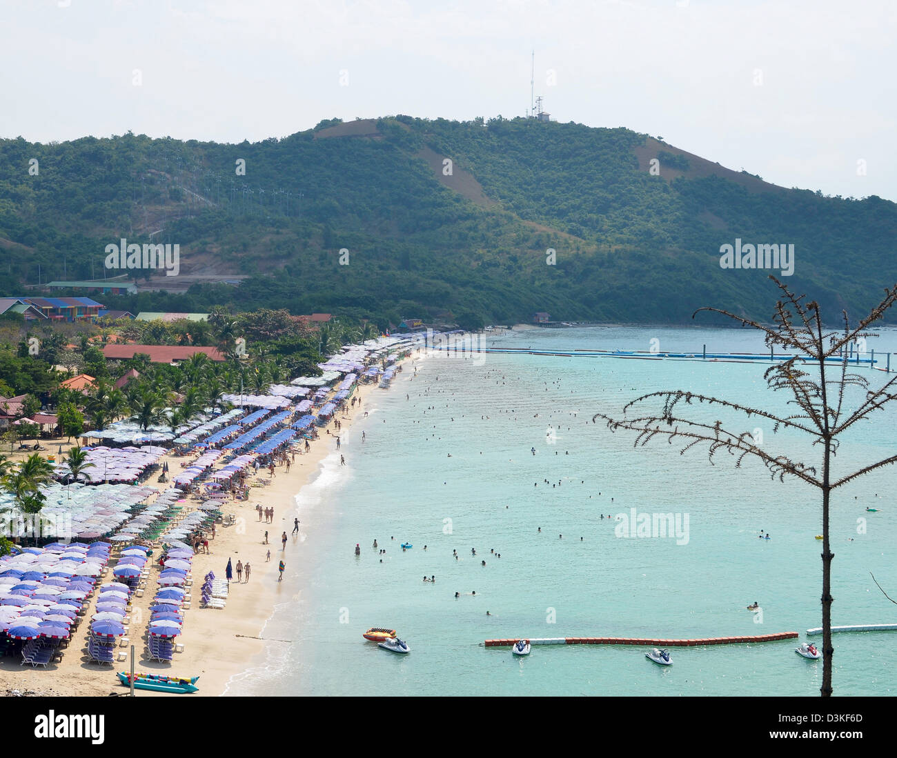 Family relaxing on beach high hi-res stock photography and images - Alamy