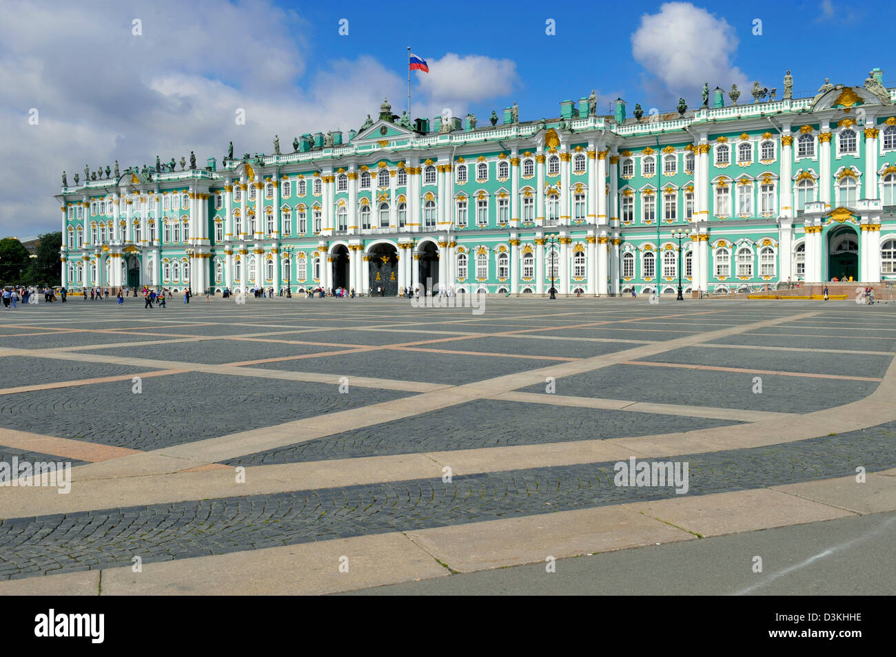 Екатерининский дворец растрелли интерьеры. Дворец великого князя владимира александровича фасад. Королевский двор версальского дворца. Хэмптон корт в лондоне. Дворцовые на которые была.
