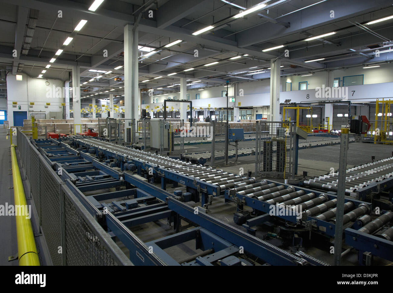 Dock facilities hi-res stock photography and images - Alamy