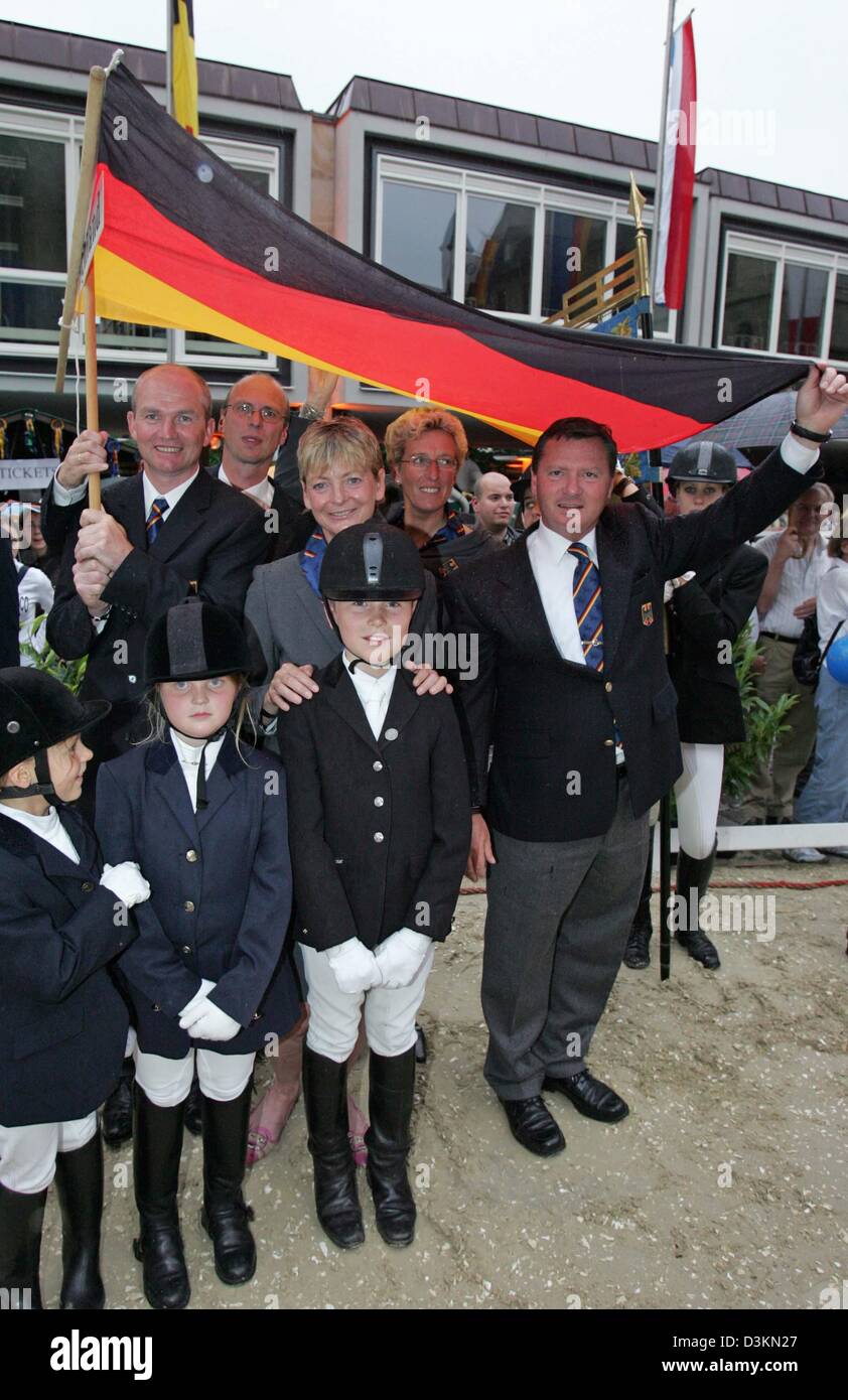 Sports spo equestrian flag standing germany hi-res stock photography ...