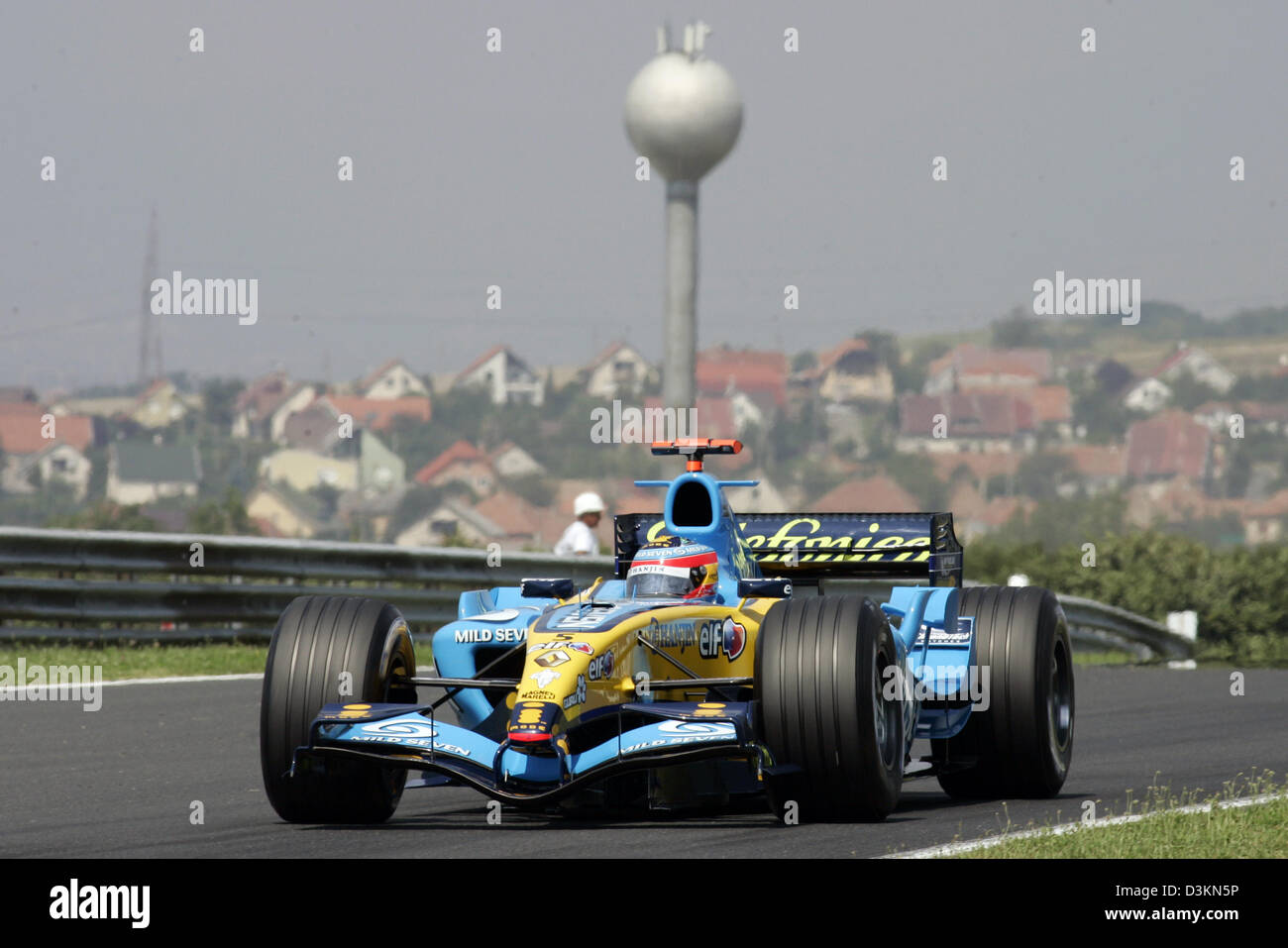 Fernando alonso renault 2005 hires stock photography and images Alamy