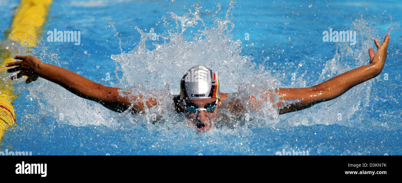 German swimmer Antje Buschschulte takes part in a preliminary round of the women's 50 metre butterly competition at the Swimming World Championships in Montreal, Canada, Friday, 29 July 2005. Buschschulte came in eleventh place and qualified for the semi finals with 27,19 seconds. US swimmer Natalie Coughlin  came in first with 26,50 seconds. Photo: Bernd Thissen Stock Photo