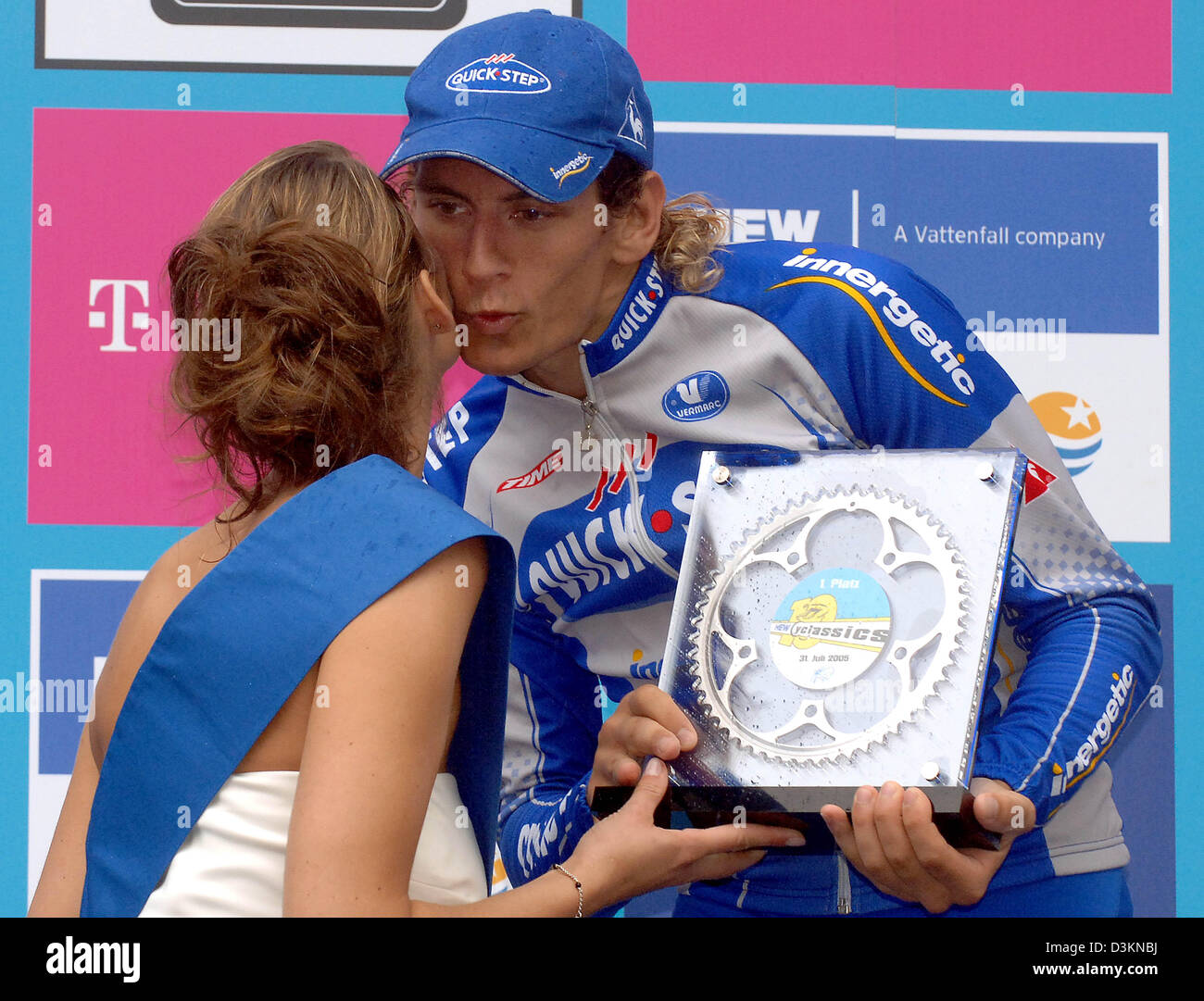 (dpa) - Italian pro cyclist Filippo Pozzato is awarded the victory trophy at the award ceremony of the 'HEW Cyclassics' in Hamburg, Germany, Sunday 31 July 2005. The domestic prominence had no influence on the decision at the German ProTour home advantage. Neither Jan Ullrich nor Erik Zabel could prevent the victory of Filippo Pozzato at the 10th HEW Cyclassics one week after the T Stock Photo