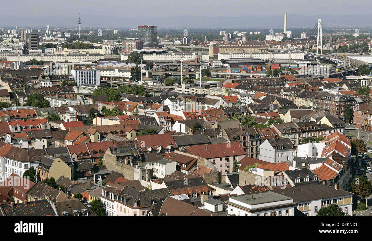 (dpa) The picture shows a view over downtown Mannheim, Germany, 21 July 2005. Photo Ronald