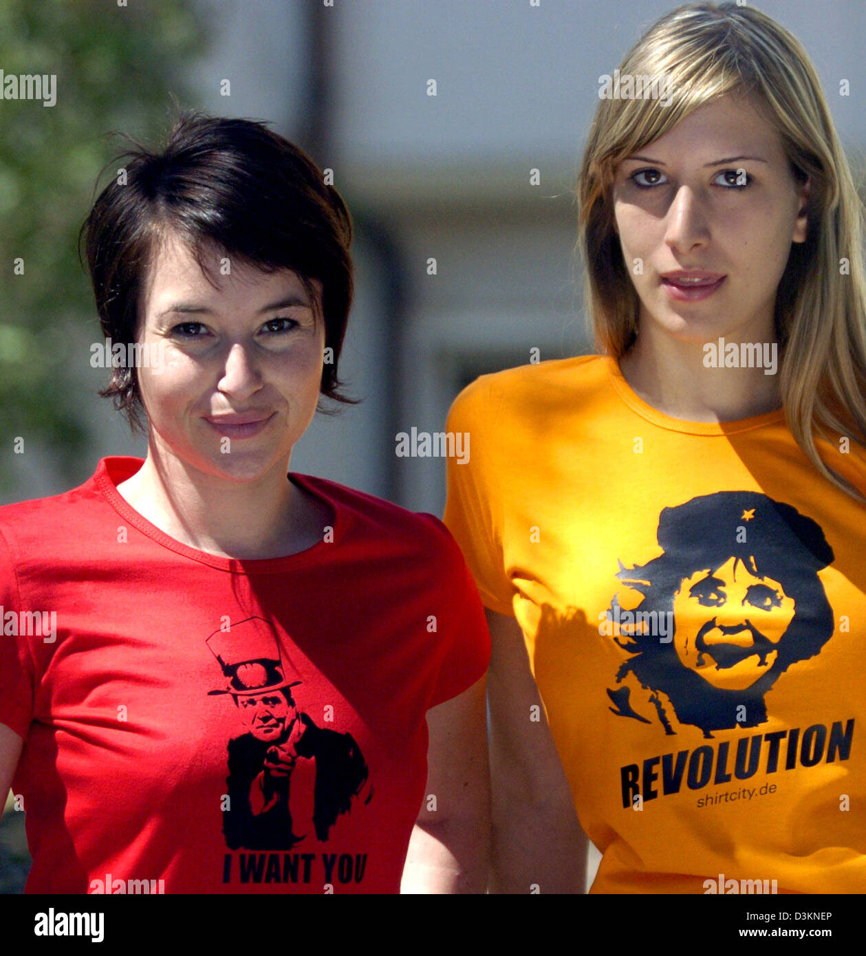 dpa) - Models Tanja (L) and Sabine present T-shirts with images of German  politicians Gerhard Schroeder (L) and Angela Merkel in Ulm, Germany, 1  August 2005. T-shirt producing company 'shirtcity' uses the