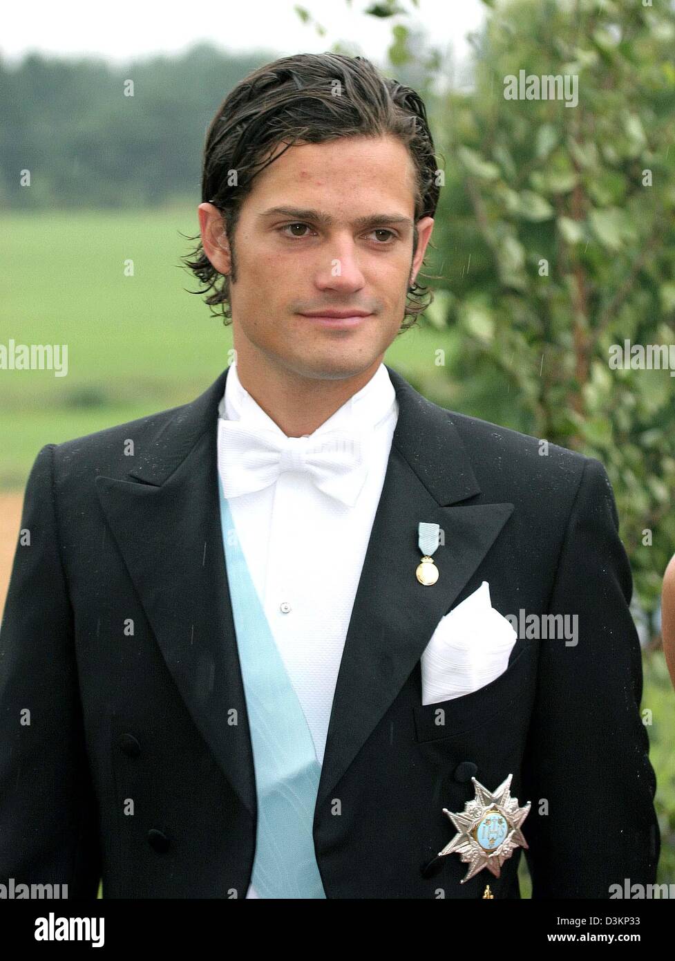 (dpa) - Prince Carl Philip of Sweden smiles at the wedding ceremony of Prince Manuel of Bavaria and Princess Anna zu Sayn-Wittgenstein-Berleburg in Stigtomta, Sweden, 6 August 2005. Photo: Albert Nieboer (NETHERLANDS OUT) Stock Photo