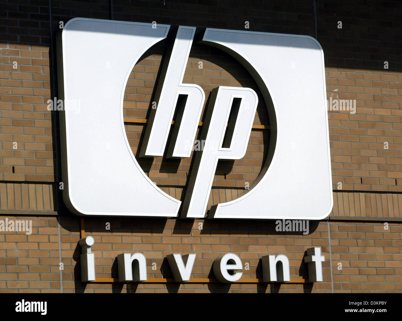 dpa) - The picture shows the logo of computer producing dpa) - The picture shows the logo of computer producing