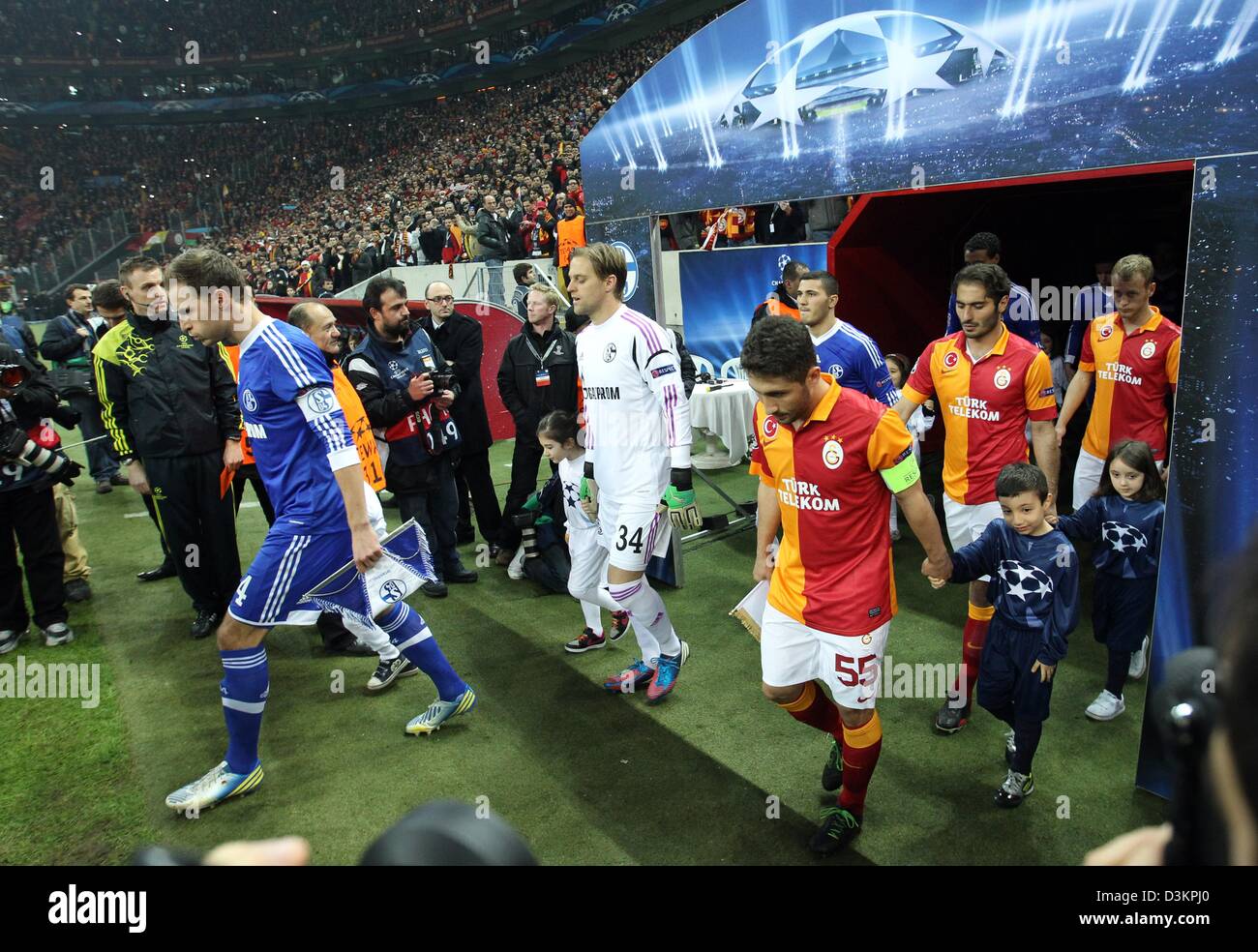 Galatasaray's Sabri Sarioglu (R) and Benedikt Hoewedes (L) and goalkeeper Timo Hildebrand (C) of Schalke enter the pitch prior to the UEFA Champions League round of 16 first leg soccer match between Galatasaray Istanbul and FC Schalke 04 at Ali Sami Yen Spor Kompleksi stadium in Istanbul, Turkey, 20 February 2013. Photo: Friso Gentsch/dpa Stock Photo