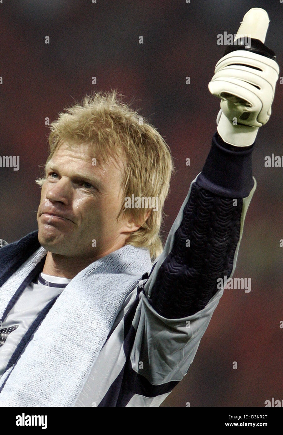 (dpa) - Goalkeeper of the German national soccer team Oliver Kahn  thanks the fans for their support during the friendly match Netherlands vs Germany at the 'De Kuip' stadium in Rotterdam, Netherlands, 17 August 2005. The game ended in a 2-2 draw. Photo: Frank May Stock Photo
