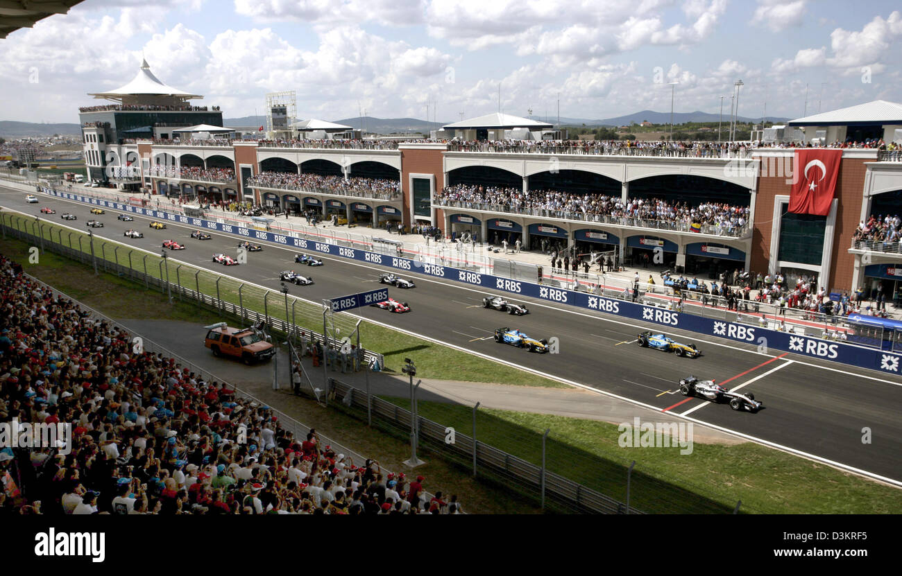 dpa-formula-one-racing-cars-are-pictured-during-the-start-of-the