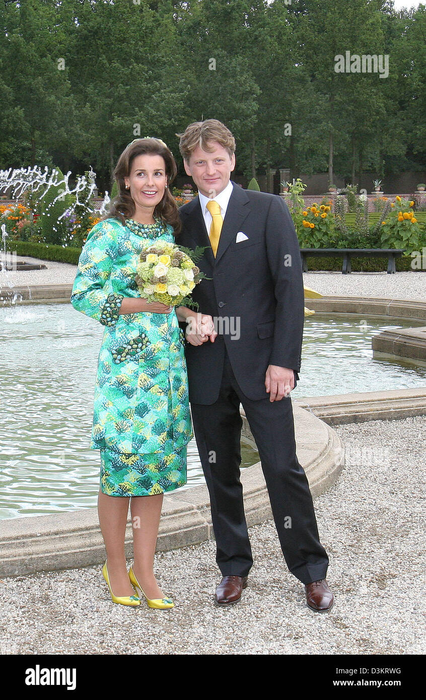 dpa) - The 33-year old Dutch Prince Pieter-Christian and 36-year old Anita  van Eijk pose after they have married in a short civil ceremony in  Apeldoorn, Netherlands, Thursday, 25 August 2005. Pieter-Christiaan