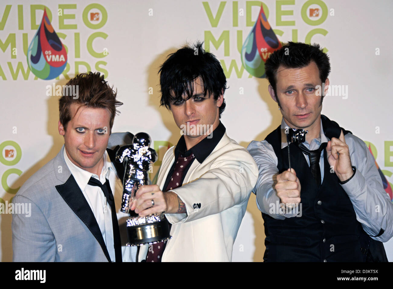 (dpa) - The members of US punk band Green Day, frontman Billie Joe Armstrong (C), Billie Joe Armstrong (R) and Tre Coo (L), pose in the press room with the award for the best music video of the year for the song 'Boulevard of Broken Dreams' during the 2005 MTV Video Music Awards in Miami, Florida, USA, Sunday, 28 August 2005. Photo: Hubert Boesl Stock Photo