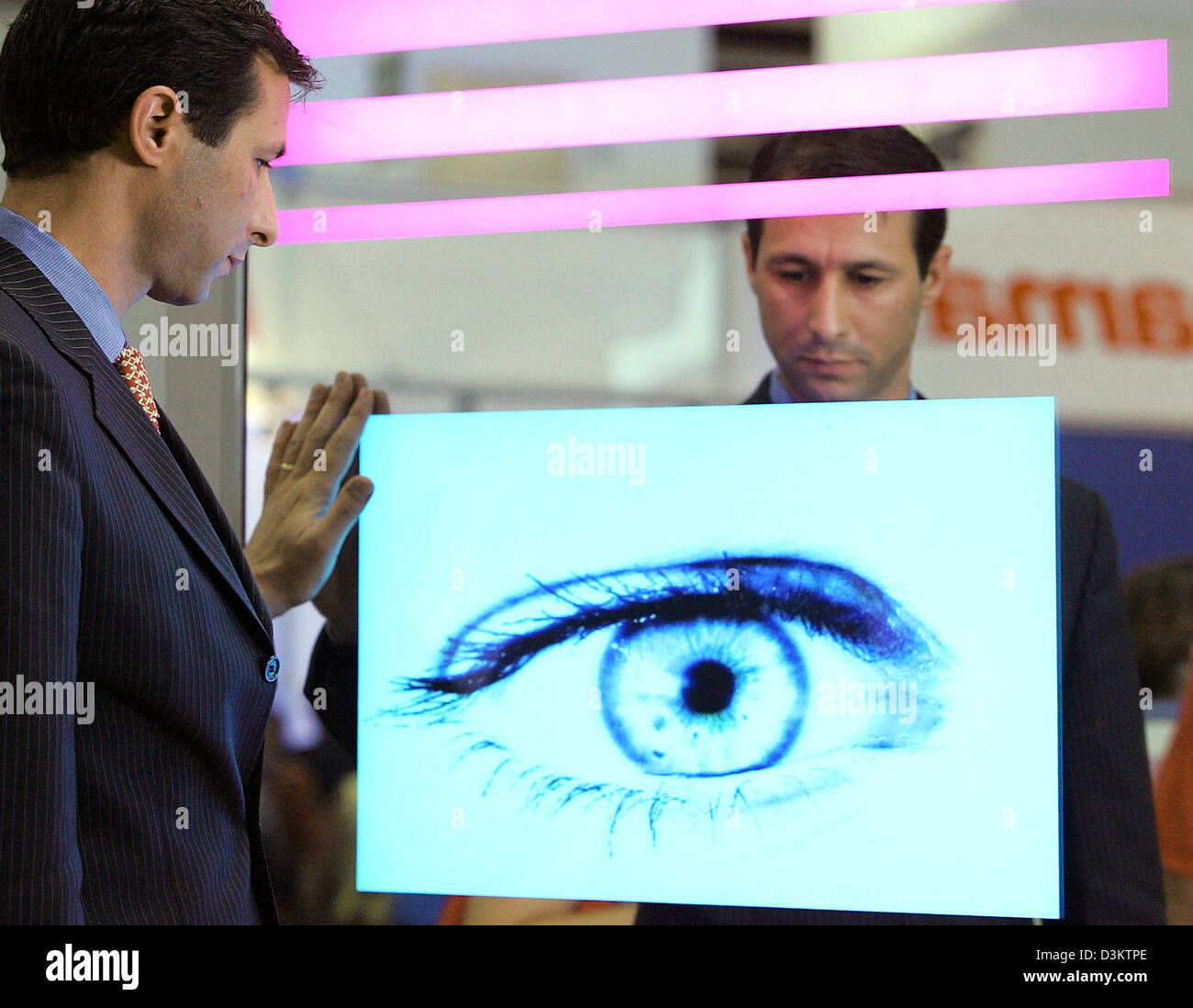 Worlds largest mirrors hires stock photography and images Alamy