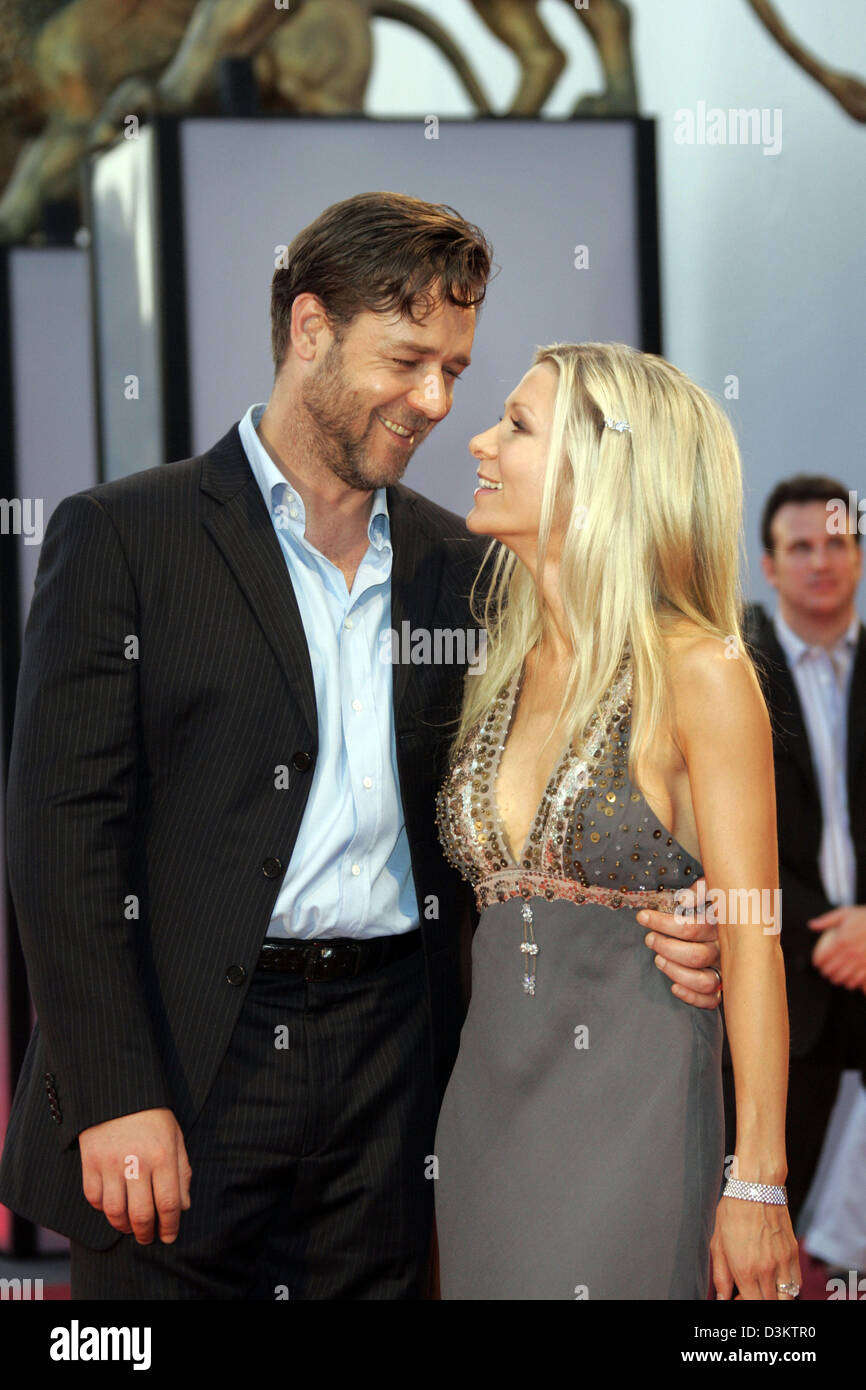 Dpa Actor Russell Crowe And His Wife Danielle Spencer Are Pictured At The Presentation Of The