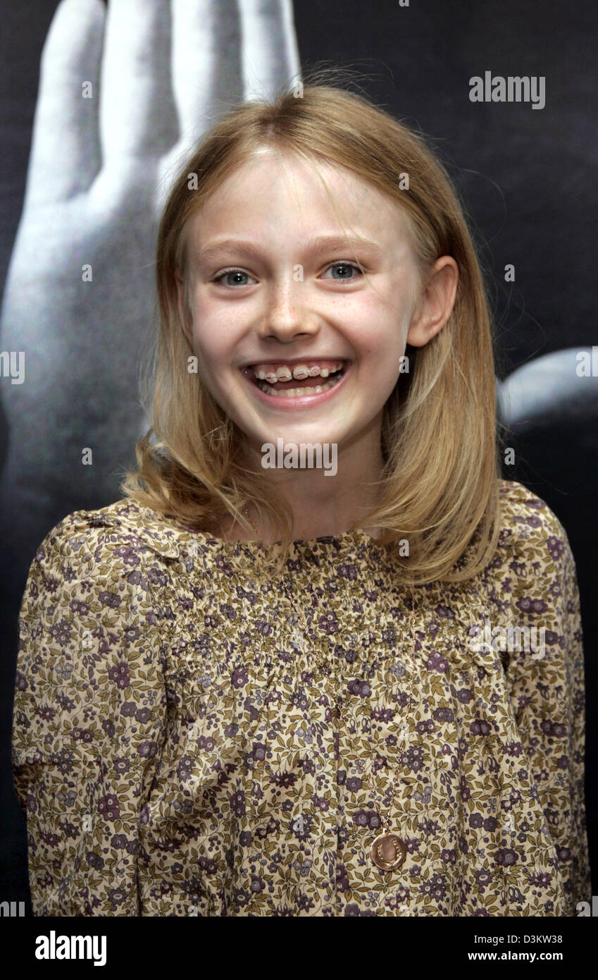 dpa) - The American child star Dakota Fanning is pictured premiere of the film 'Dreamer' at the 30th Film Festival in Toronto, Saturday, 10 September Photo: Hubert Boesl