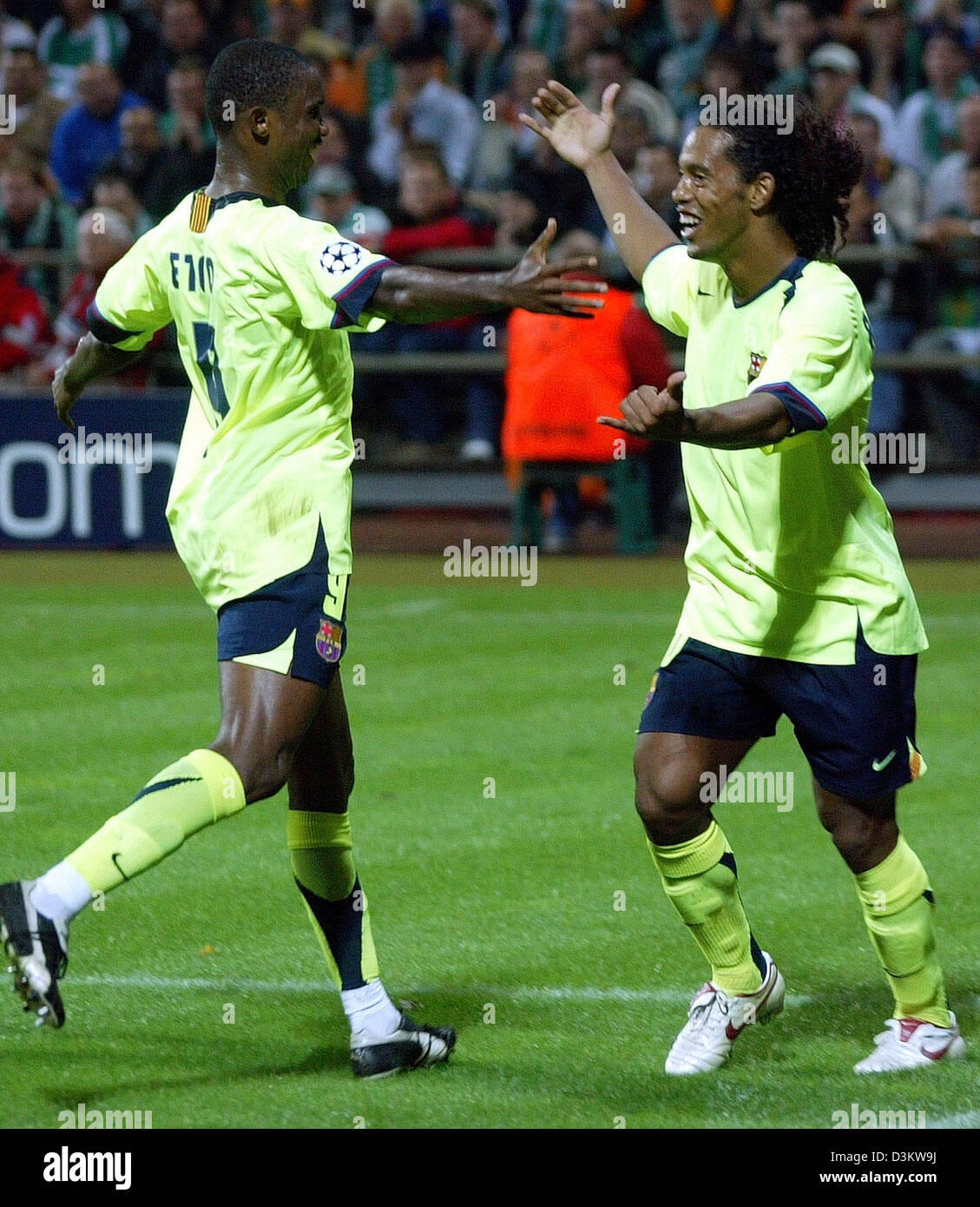 (dpa) - Player of Spanish soccer club FC Barcelona Samuel Eto'o (L) congratulates his team mate Ronaldinho (R) after scoring 2-0 by penalty kick during the the first leg of the UEFA Champions League SV Werder Bremen vs FC Barcelona at the Weser stadium in Bremen, Germany, Wednesday 14 September 2005. German Bundesliga club Werder Bremen lost  0-2 against the Spanish Champion. Photo Stock Photo