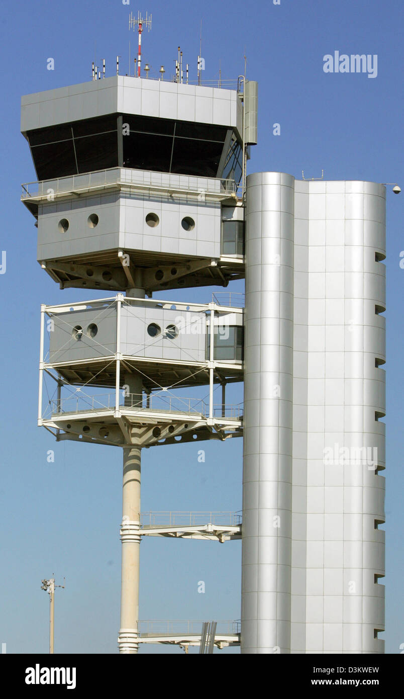 (dpa file) - The picture shows the tower of the Aiport in Alicante, Spain, 12 July 2005. In 2004 8,57,281 passengers used the aiport that  was openend in 1967. Almost 7 millions passengers have been international travellers mostly from Germany, United Kingdom and The Netherlands. Photo: Alexander Ruesche Stock Photo