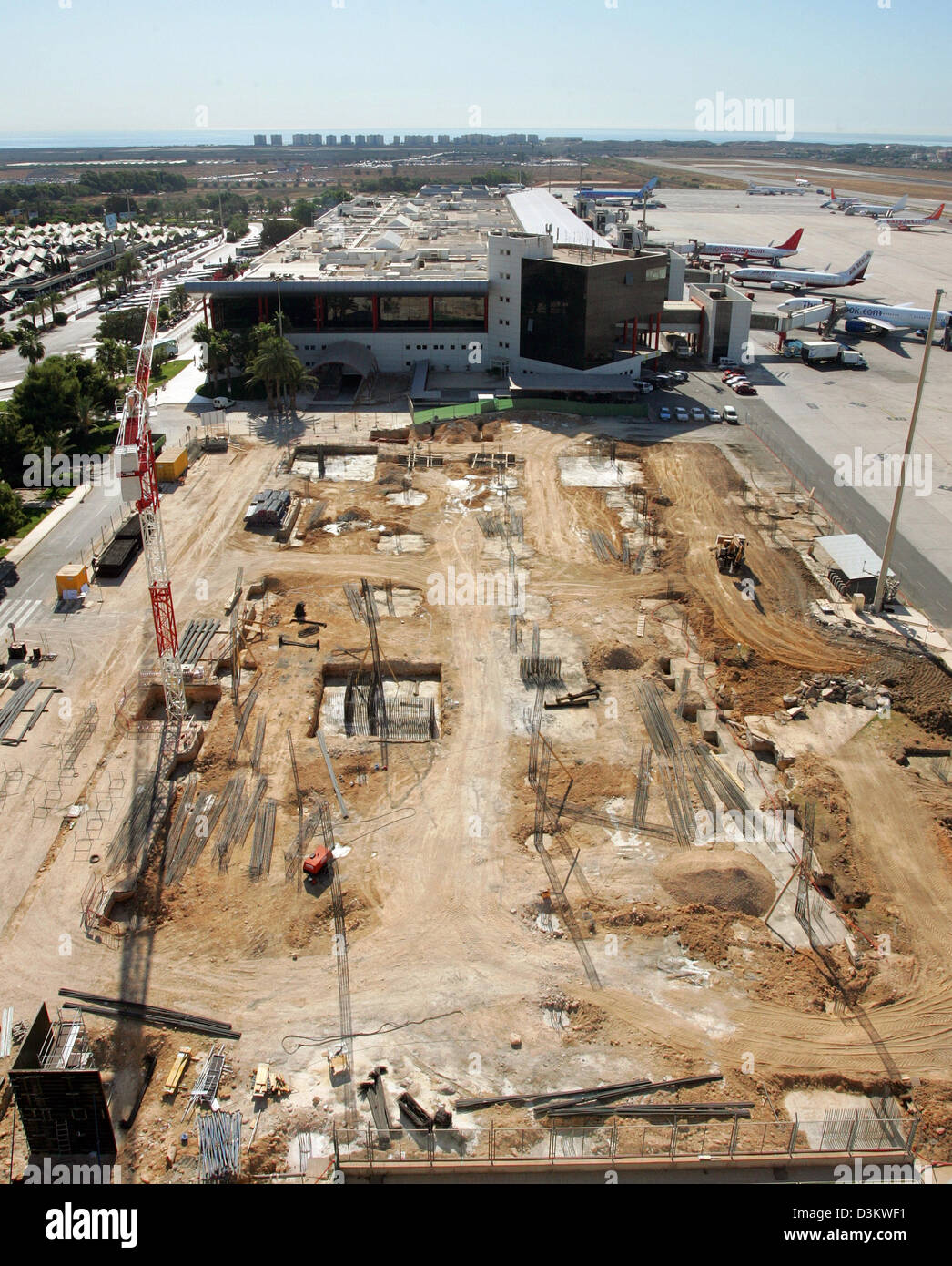 (dpa file) - The picture shows a construction site at the airport in Alicante which is currently being expanded, Spain, 12 July 2005. In 2004 8,57,281 passengers used the aiport, that was openend in 1967. Almost 7 million passengers have been international travellers mostly from Germany, the United Kingdom and The Netherlands. Photo: Alexander Ruesche Stock Photo