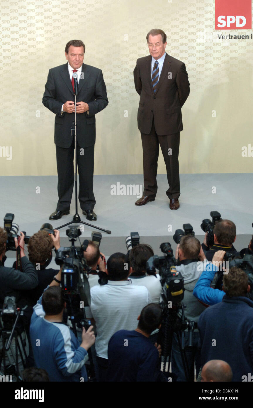 (dpa) - German Chancellor Gerhard Schroeder (L) comments the election results together with SPD chairman Franz Muentefering prior to the SPD's post-election meeting in Berlin, Germany, Monday 19 September 2005. The conservative Union of CDU and CSU has only marginaly won the 2005 Bundestag election. Since there is no majority for a coalition between CDU/CSU and FDP the door is open Stock Photo