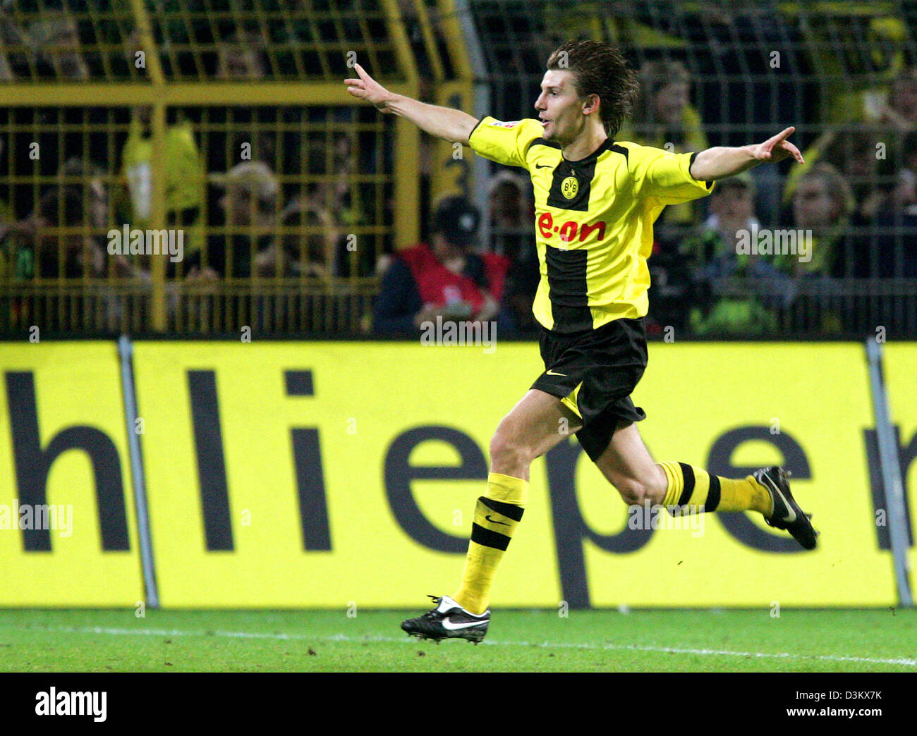 (dpa) - Borussia Dortmund's striker Ebi Smolarek celebrates his goal
