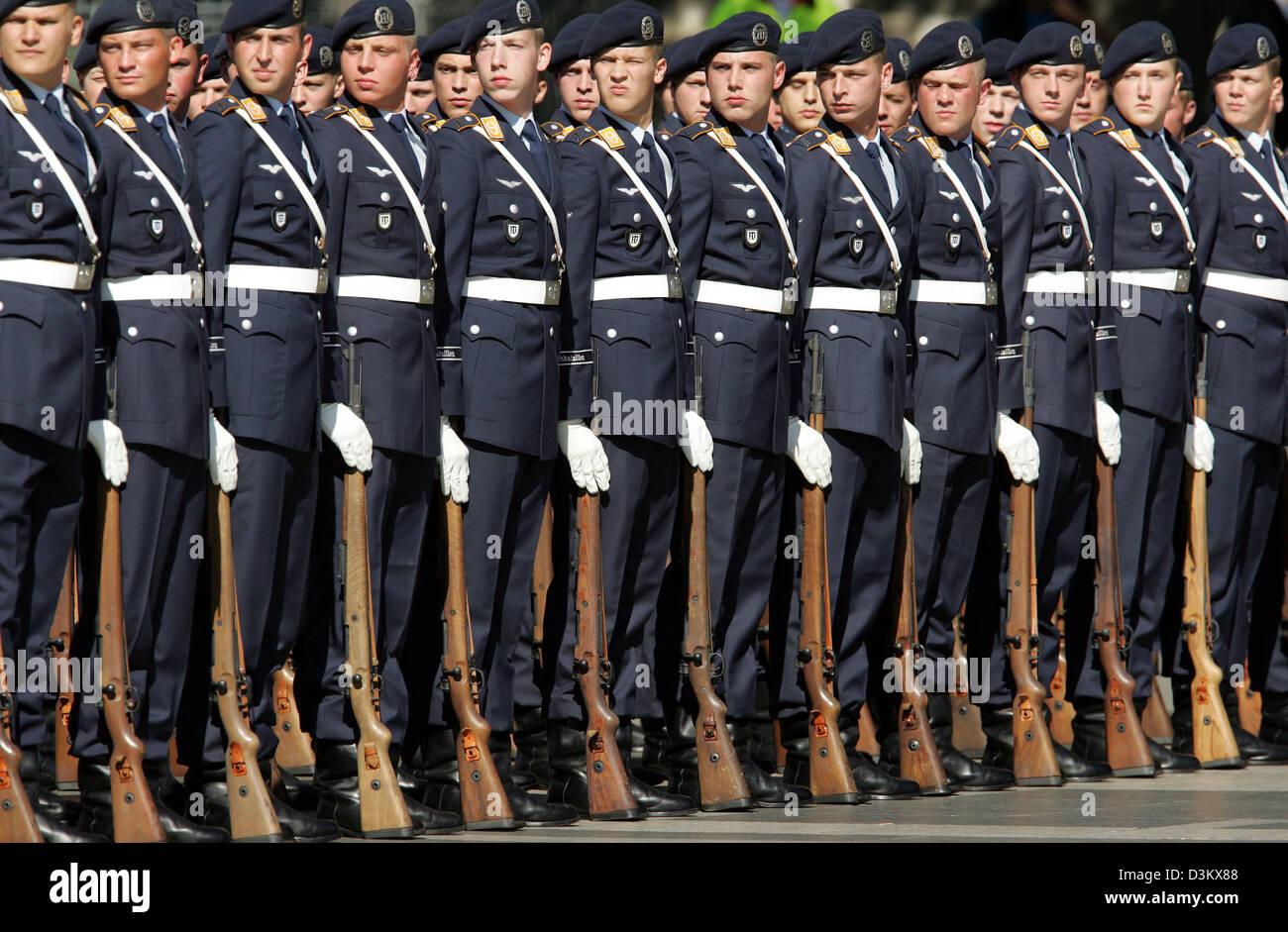 Politics pol defence military uniform flag bundeswehr army standing germany  hi-res stock photography and images - Alamy