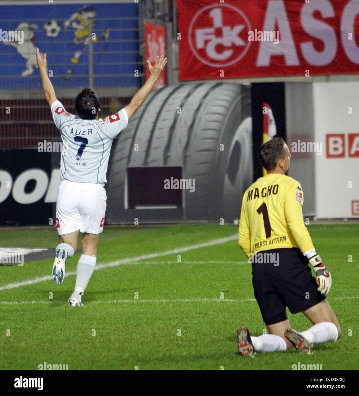 Sports spo soccer bundesliga gesture cheering goalkeeper kneeling ...