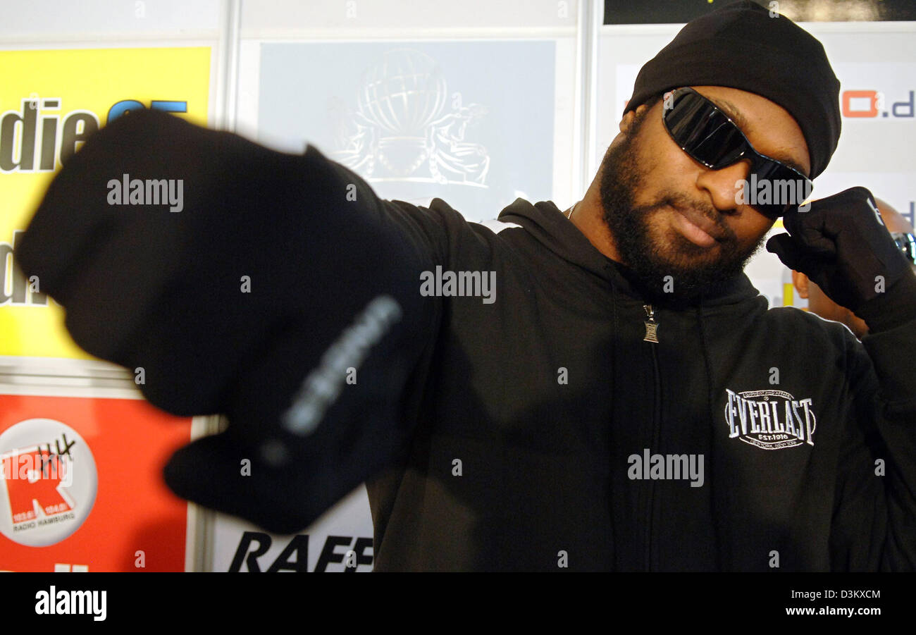 (dpa) - US American WBO heavy weight champion Lemon Brewster smiles during a press conference six days prior to his heavy weight bout against Kosovo-Albanian Luan Krasniqi in Hamburg, Germany, 22 September 2005. Photo: Maurizio Gambarini Stock Photo