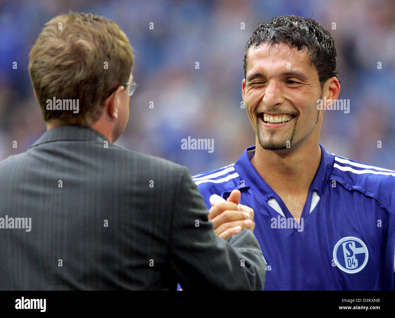 (dpa) - FC Schalke 04 striker Kevin Kuranyi (R) smiles while being substituted by his coach Rolf Rangnick during the Bundesliga match against Hanover 96 at the Veltins Arena stadium in Gelsenkirchen, Germany, 24 September 2005. Schalke won the match 2-0 with goals from Lincoln and Kuranyi. Photo: Rolf Vennenbernd Stock Photo