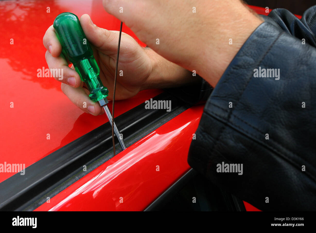 (dpa) The contrived picture shows a car door being opened with a