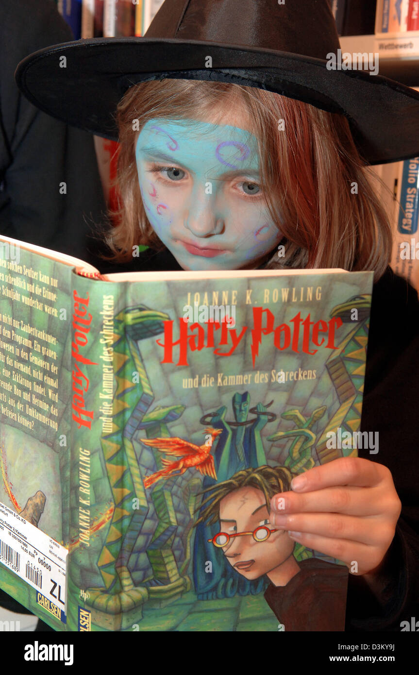 (dpa) - The seven-year-old Luzia reads in a Harry Potter book during a so-called 'Midnightparty' in a book store in Frankfurt, Germany, Friday 30 September 2005. Many book stores opened in the evening and night time to provide the new 'Harry Potter and the Half-Blood Prince' copy by British author Joanne K. Rowling for the numerous fans. There were also so-called 'Potter parties' w Stock Photo