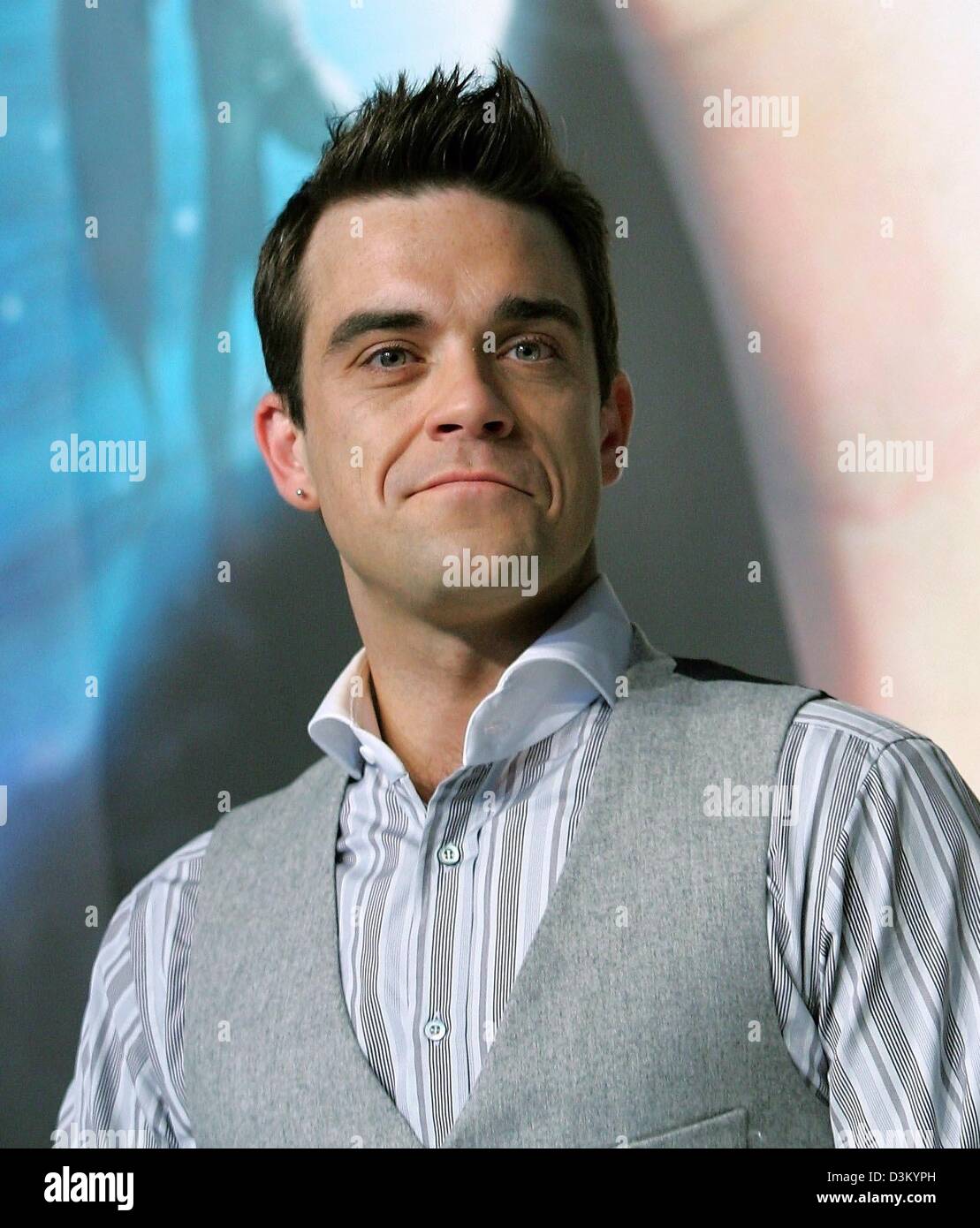 (dpa) - British pop singer Robbie Williams poses at a photo shooting in Berlin, Germany, Friday 07 October 2005. The former member of boy band 'Take that' promoted his new album 'Intensive Care' during a press conference in the German capital. The singer will perform his new songs for the first time live on stage at the sold out Velodrom in Berlin, Sunday 09 October 2005. Photo: So Stock Photo