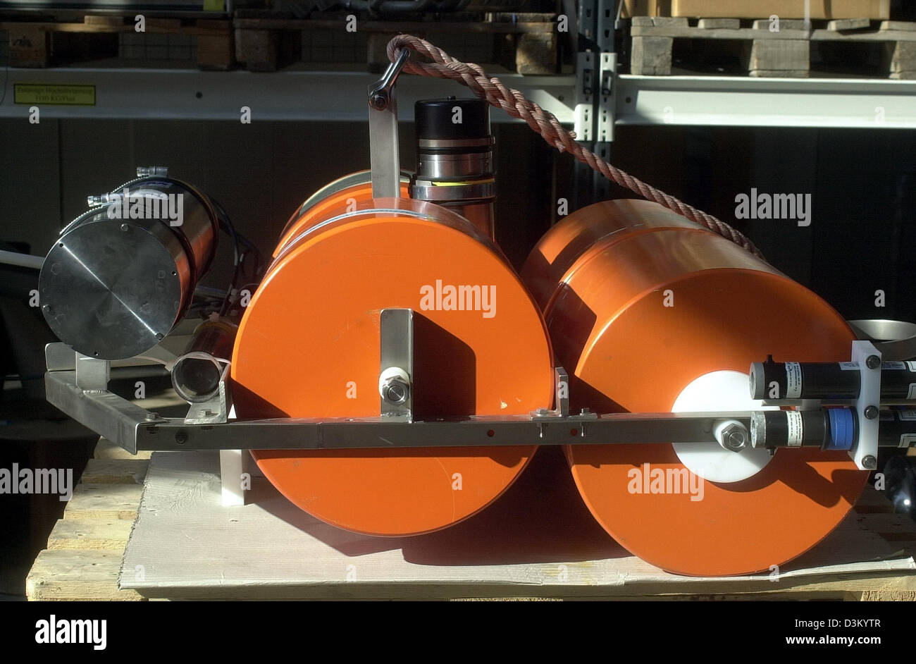 (dpa) The picture shows a Tsunami early warning system at the Leibniz