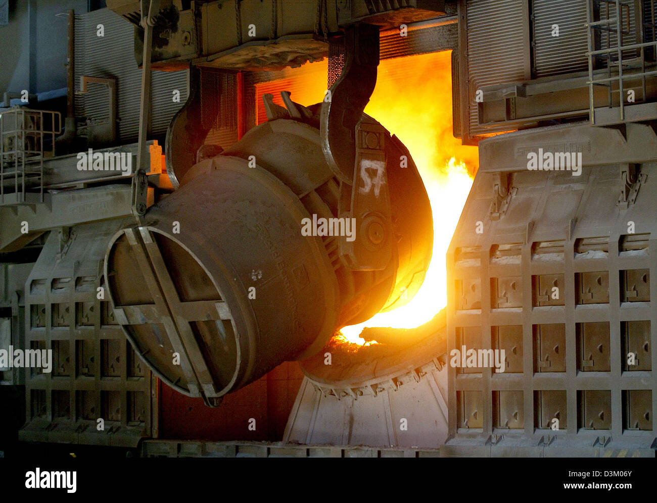 (dpa) A converter gets filled with crude iron in the oxygen steel mill Beeckerwerth of the